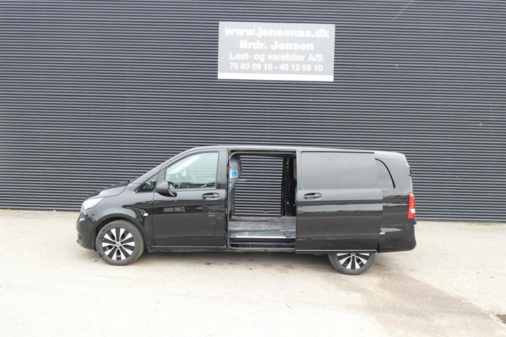 Sort Mercedes Vito 116 fra 2022