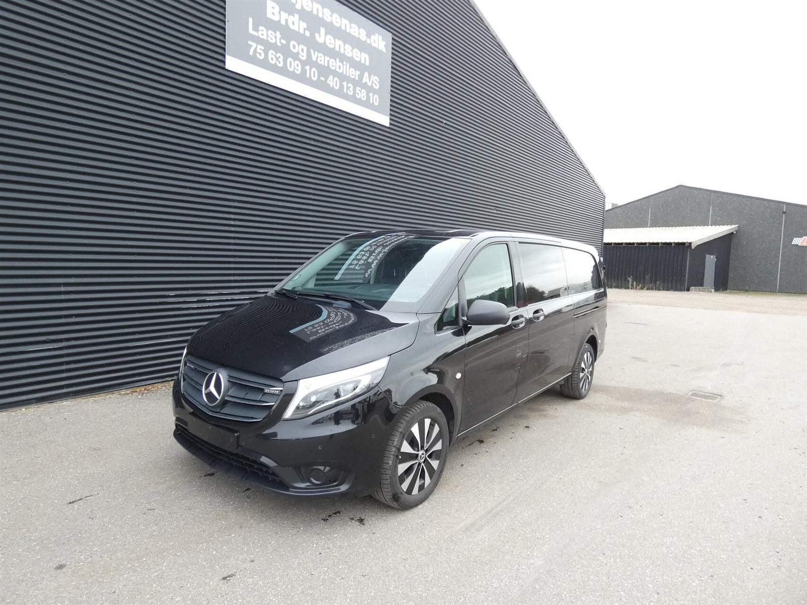 Sort Mercedes Vito 116 fra 2022