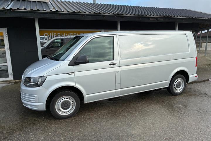 Sølv VW Transporter fra 2017