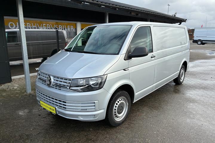 Sølv VW Transporter fra 2017