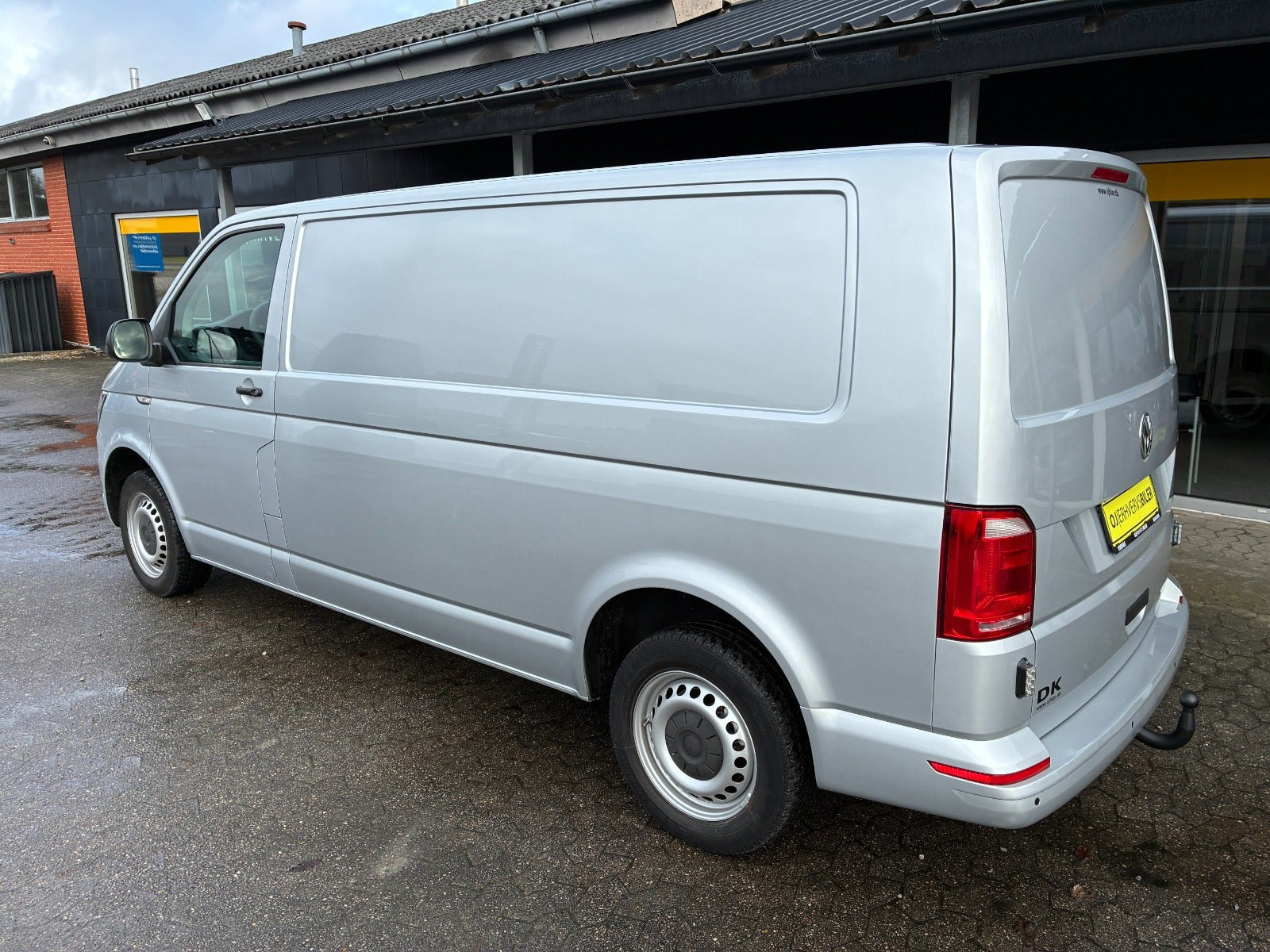 Sølv VW Transporter fra 2017