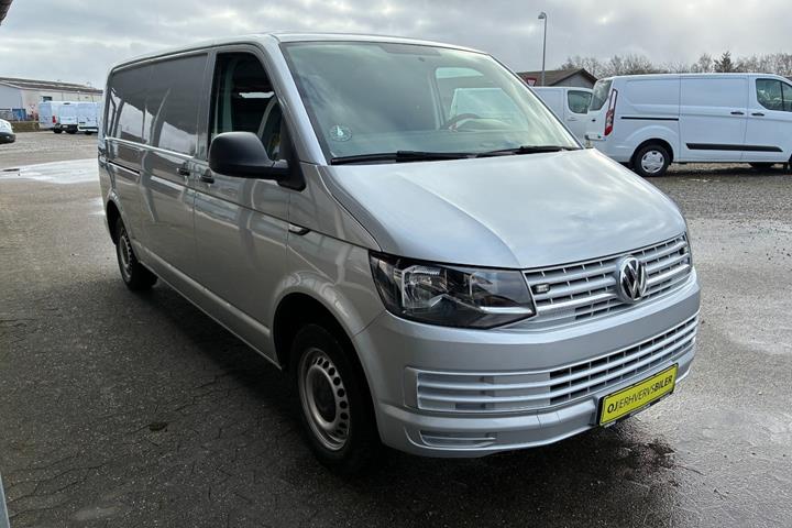 Sølv VW Transporter fra 2017