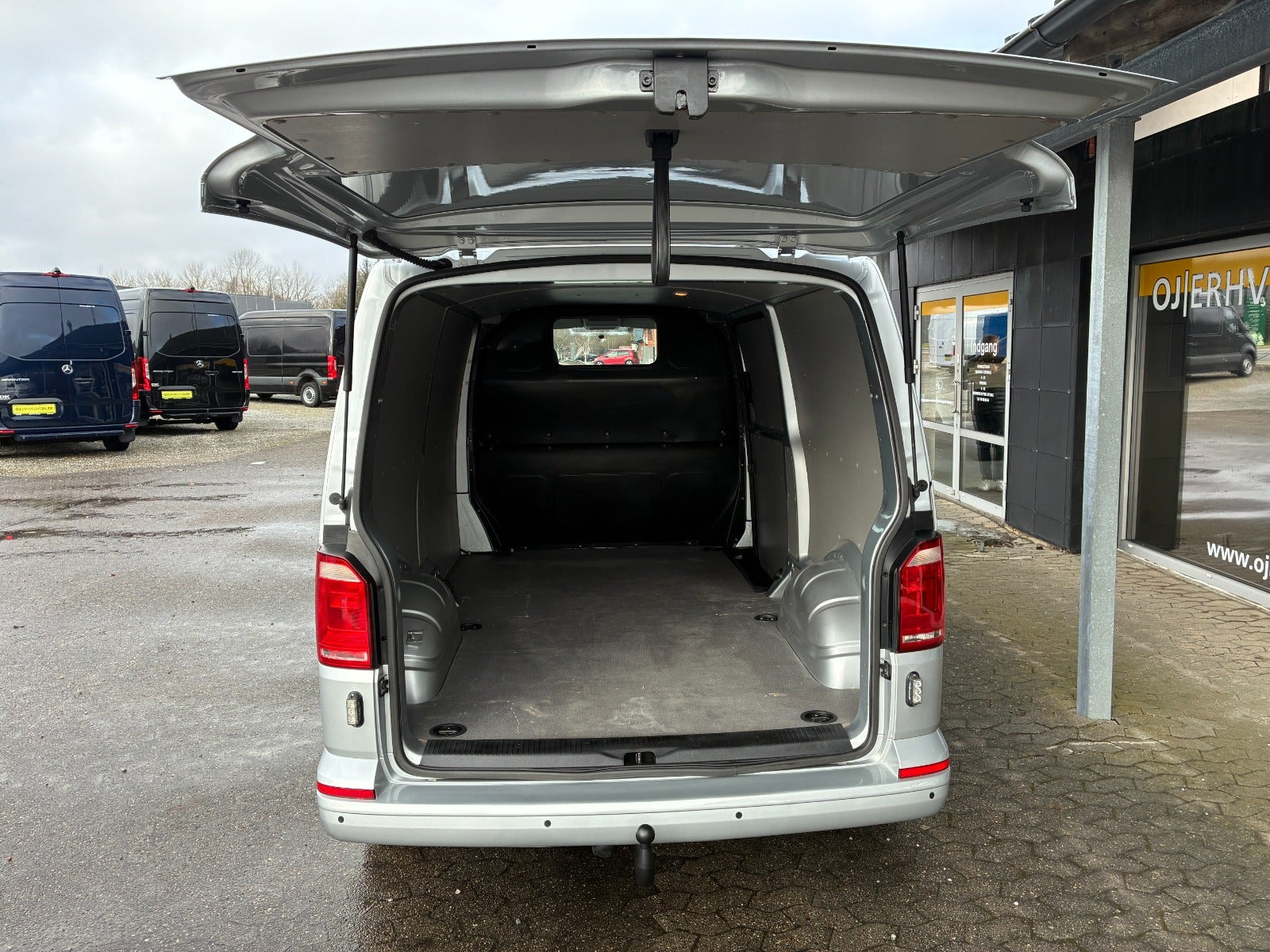 Sølv VW Transporter fra 2017