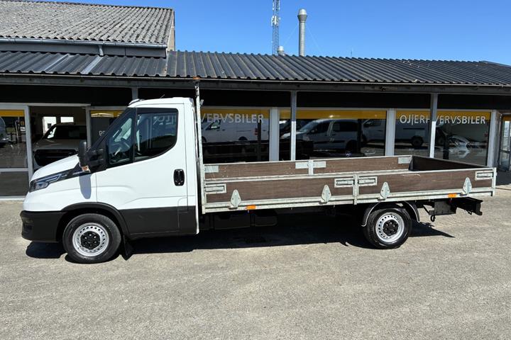 Hvid Iveco Daily fra 2023