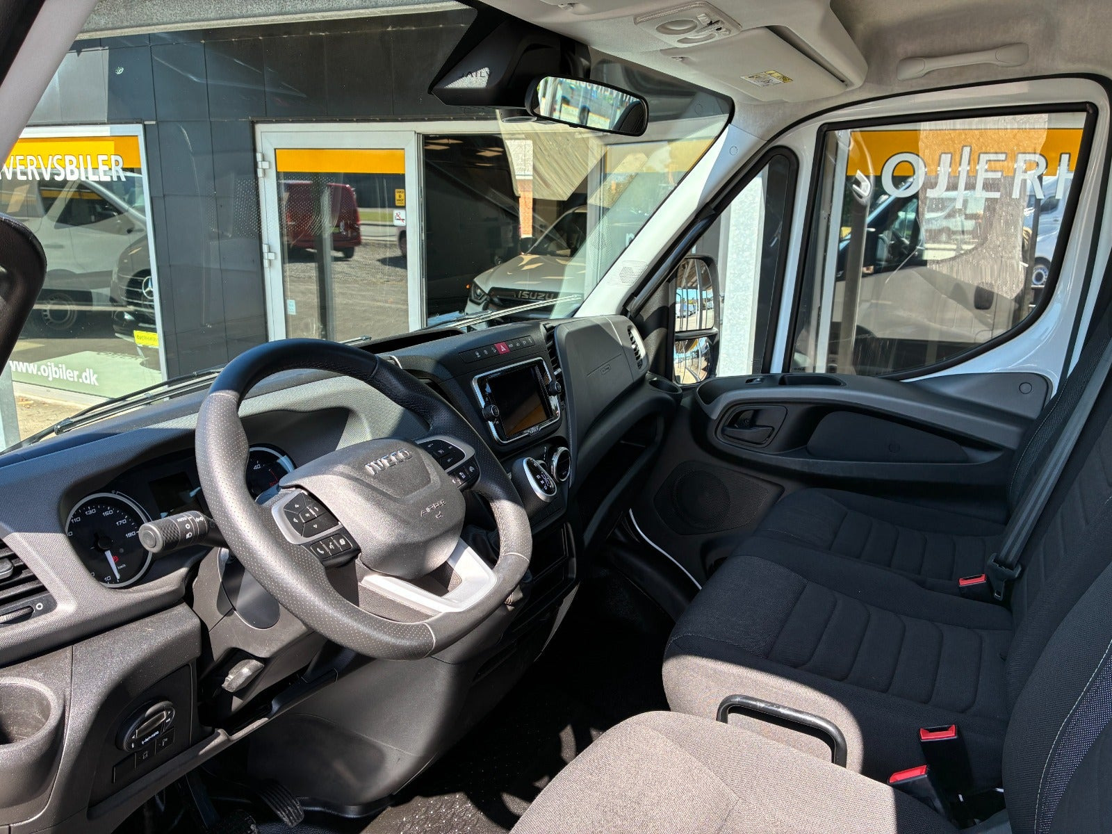Hvid Iveco Daily fra 2023