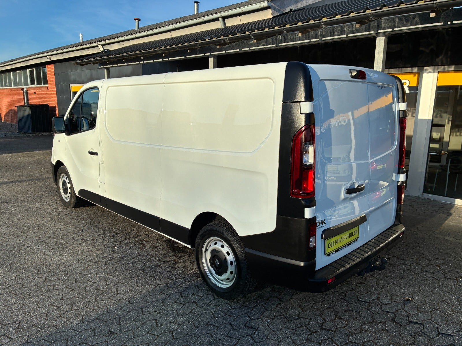 Hvid Renault Trafic T29 fra 2020