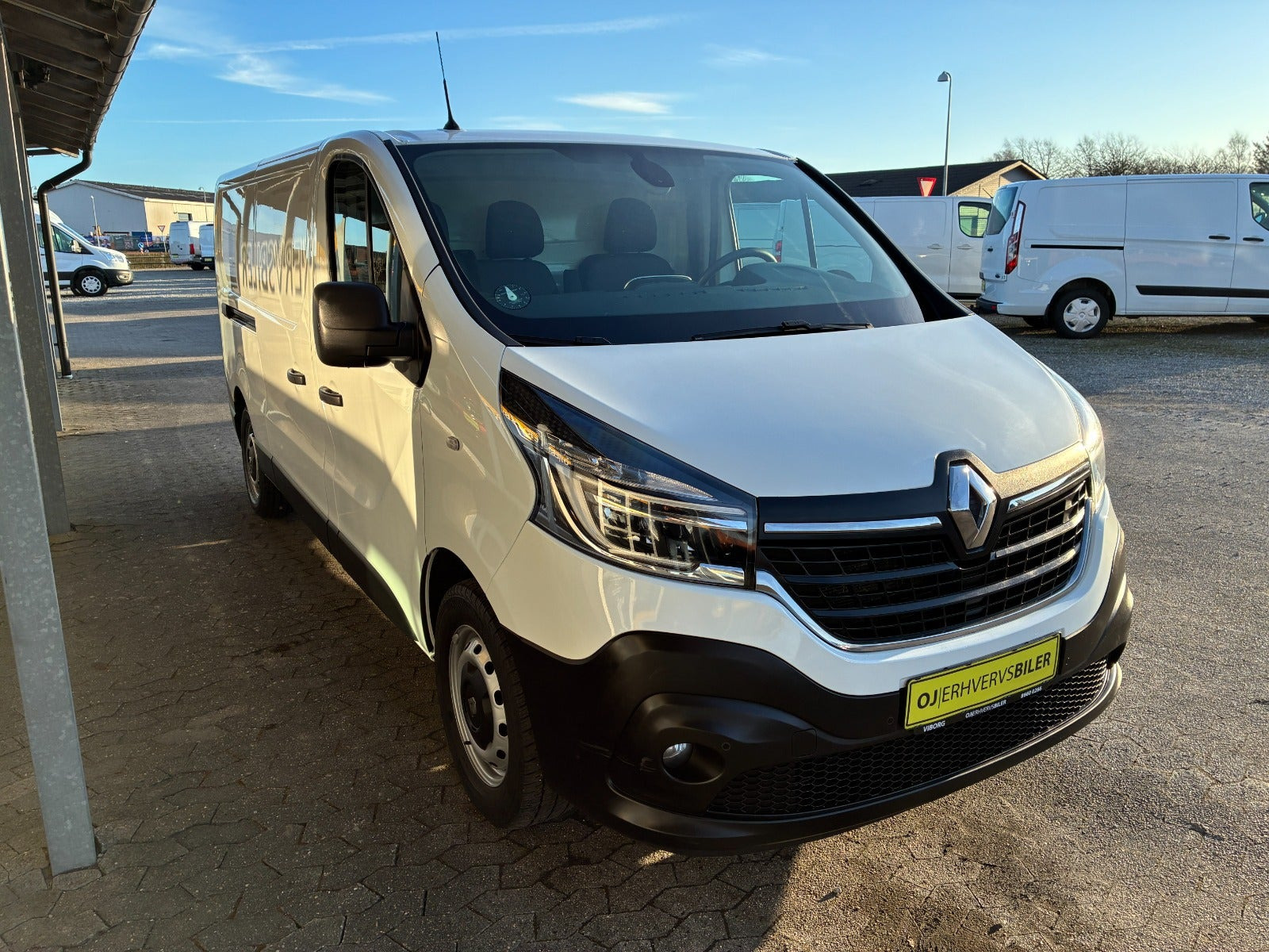 Hvid Renault Trafic T29 fra 2020