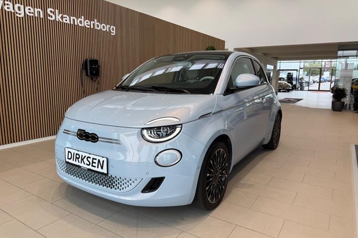 Blå Fiat 500e fra 2023