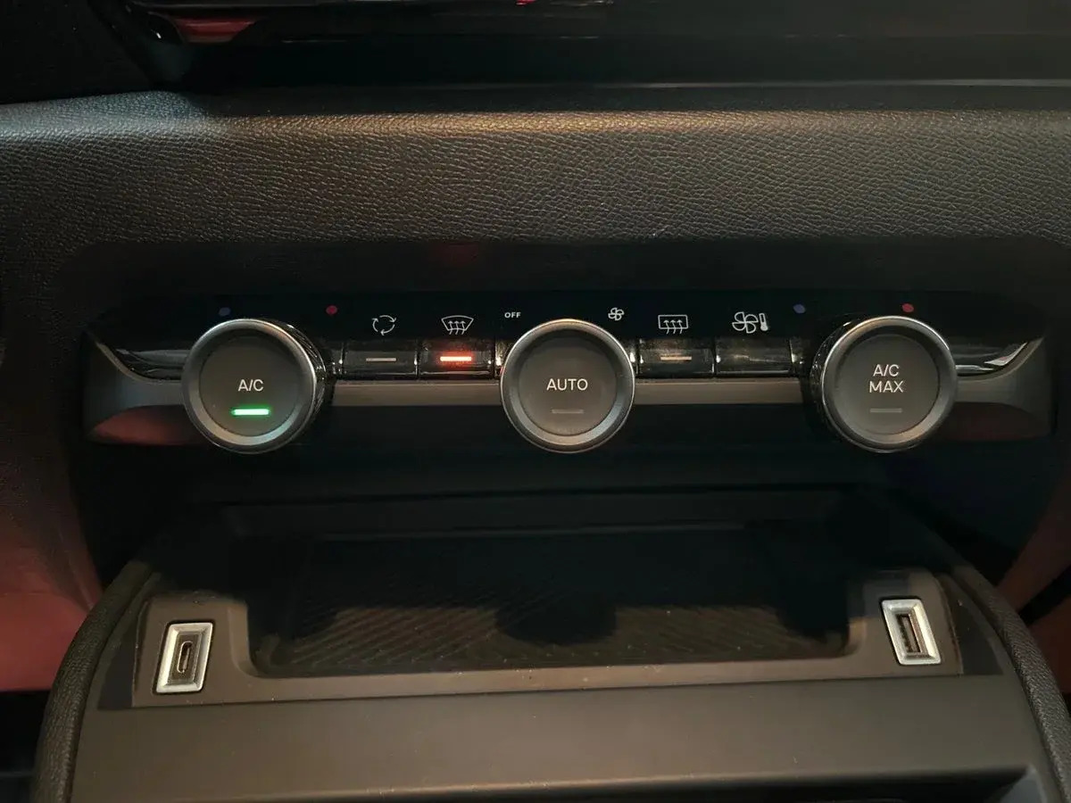 Sort Citroën ë-C4 fra 2025