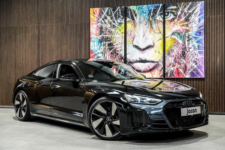 Sort Audi e-tron GT fra 2021 set udefra