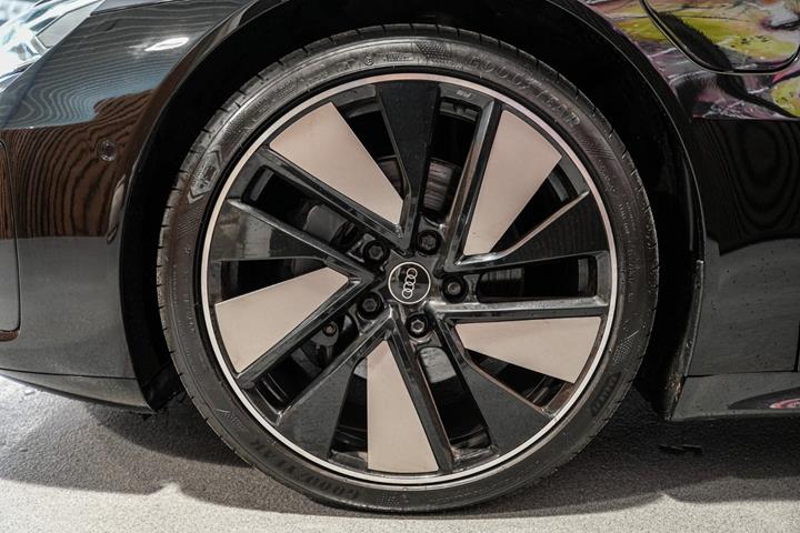 Sort Audi e-tron GT fra 2021