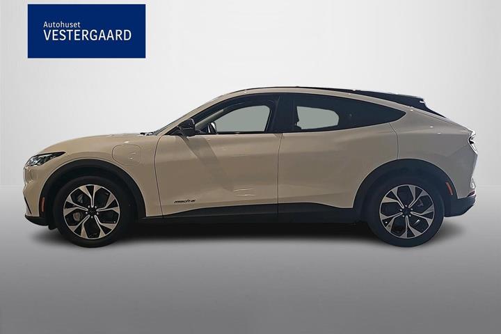 Hvid Ford Mustang Mach-E fra 2025
