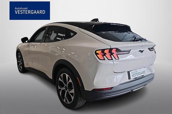 Hvid Ford Mustang Mach-E fra 2025