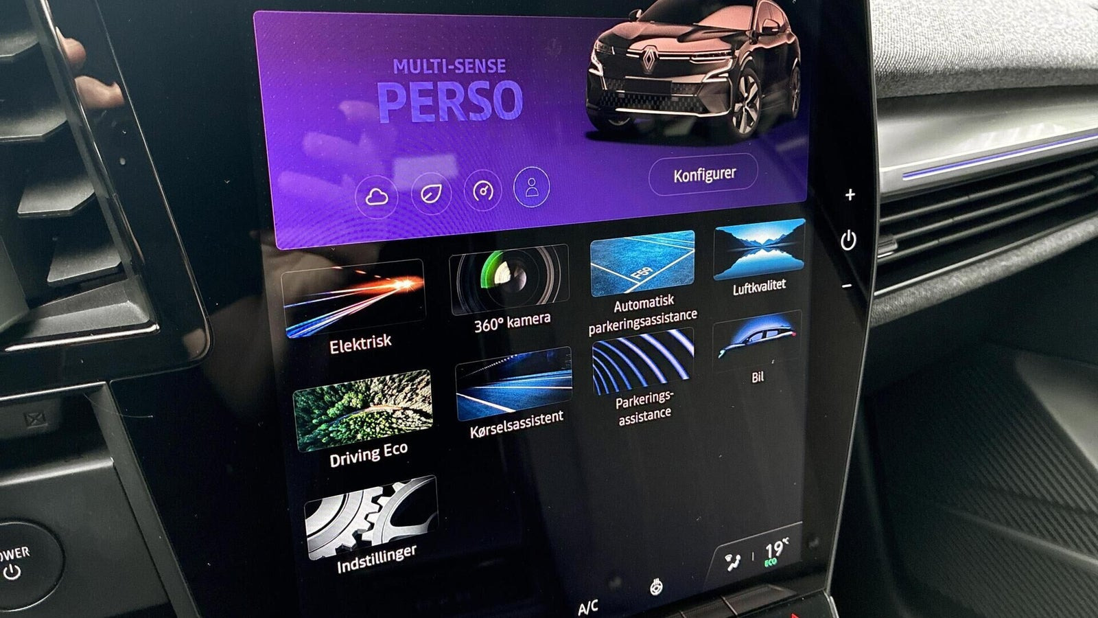 Grå Renault Megane E-Tech fra 2023