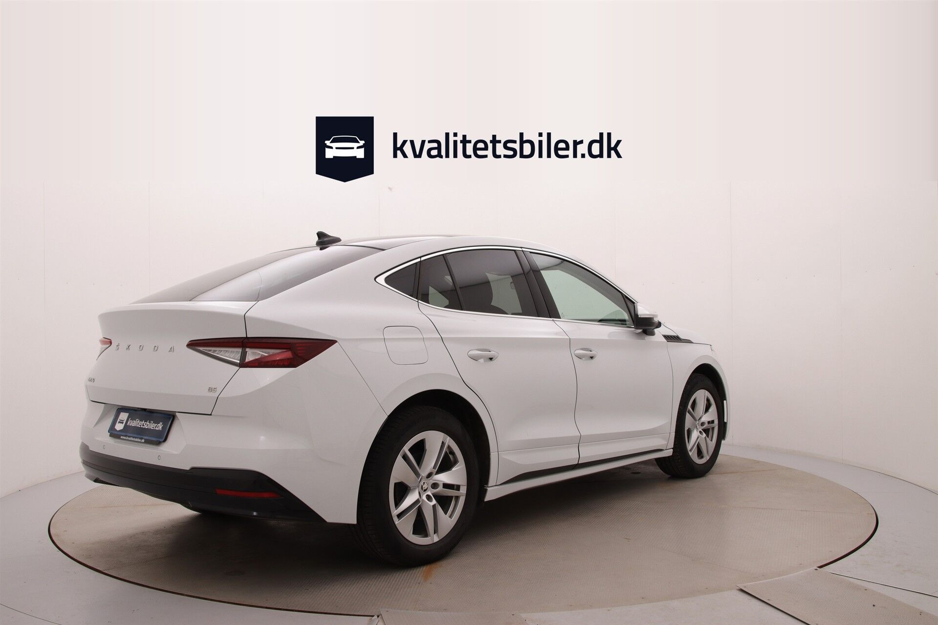 Hvid Skoda Enyaq fra 2024