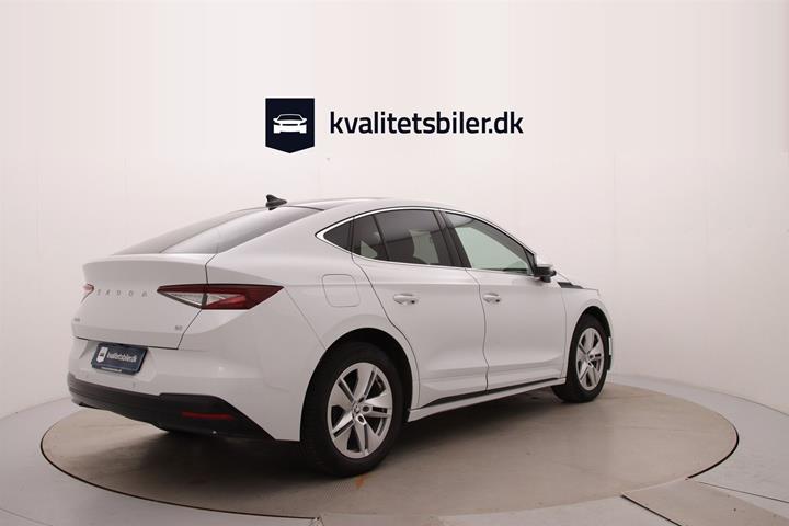 Hvid Skoda Enyaq fra 2024