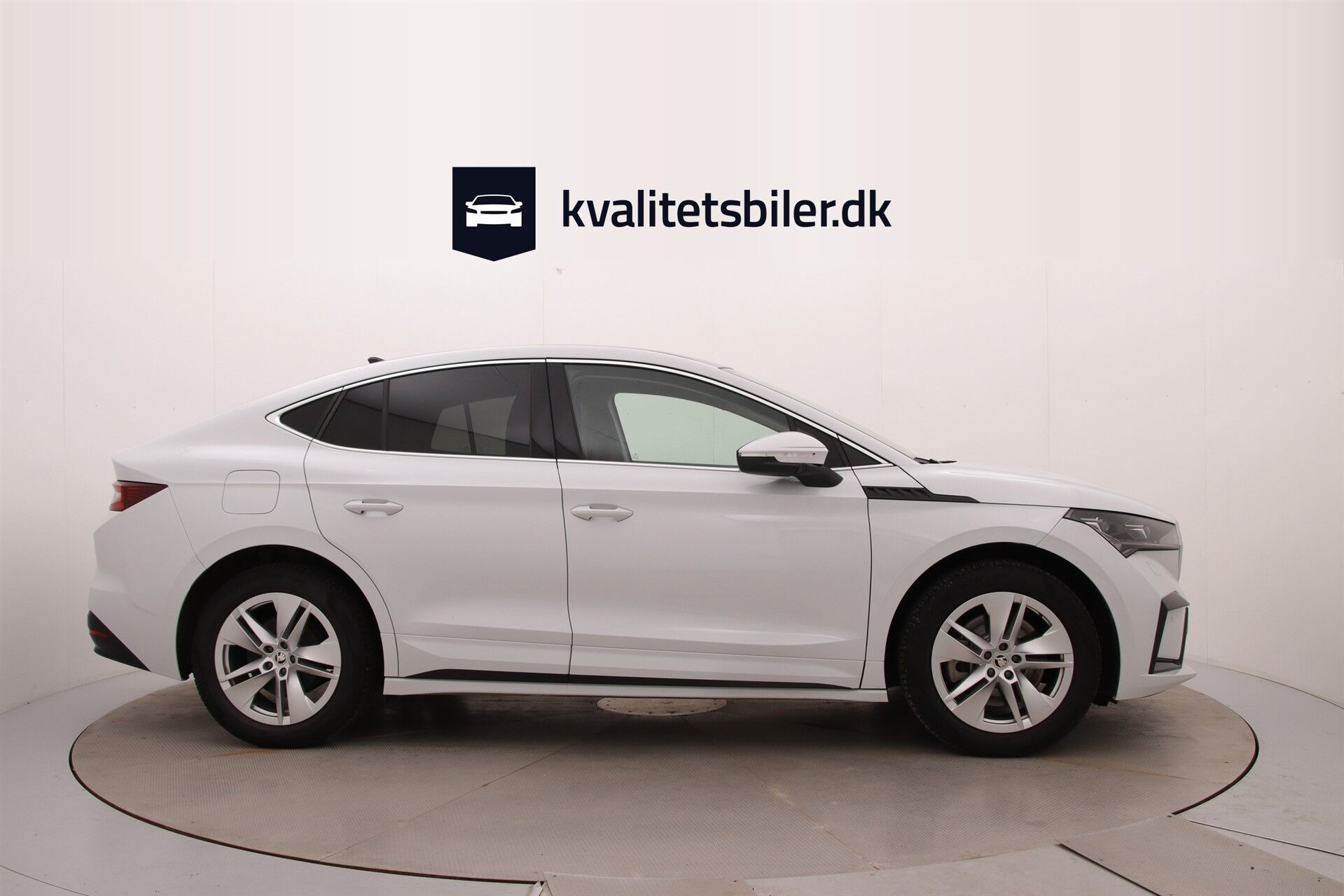 Hvid Skoda Enyaq fra 2024