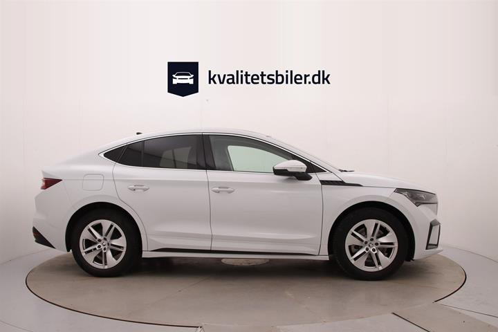 Hvid Skoda Enyaq fra 2024
