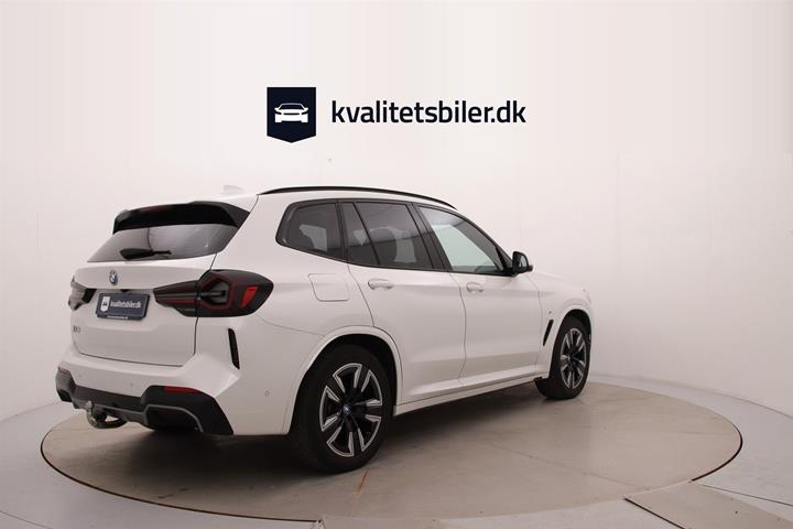 Hvid BMW iX3 fra 2023