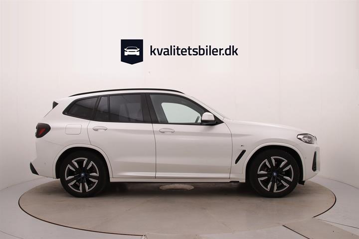 Hvid BMW iX3 fra 2023