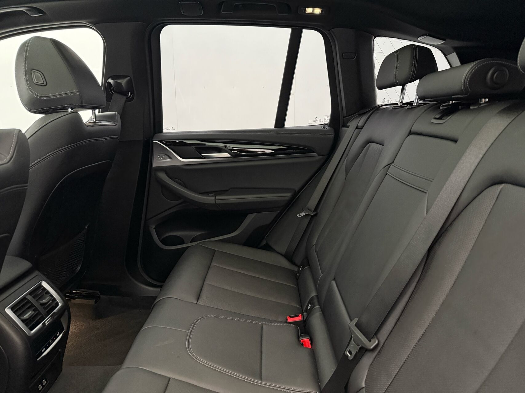 Hvid BMW iX3 fra 2023