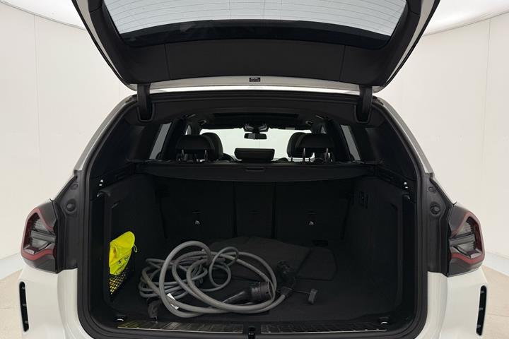 Hvid BMW iX3 fra 2023