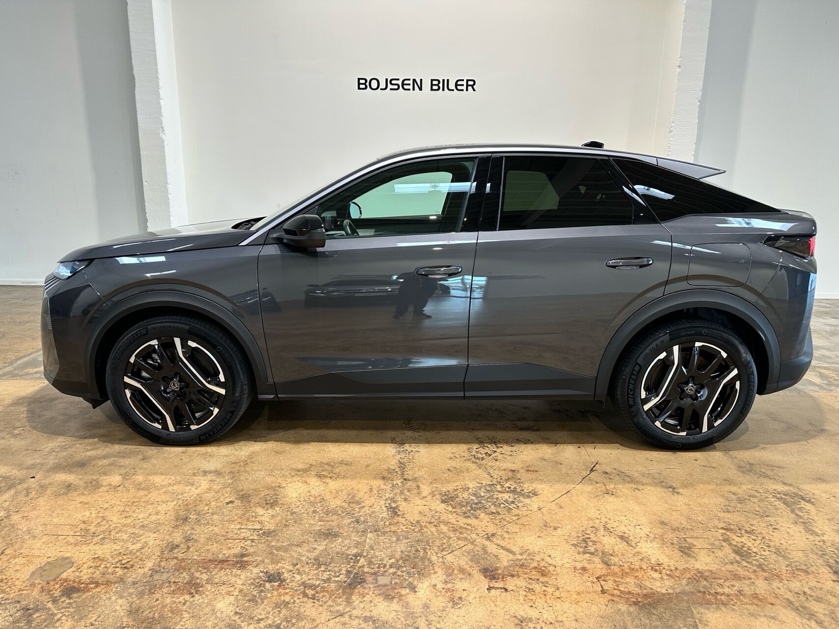 Sort Peugeot e-3008 fra 2025