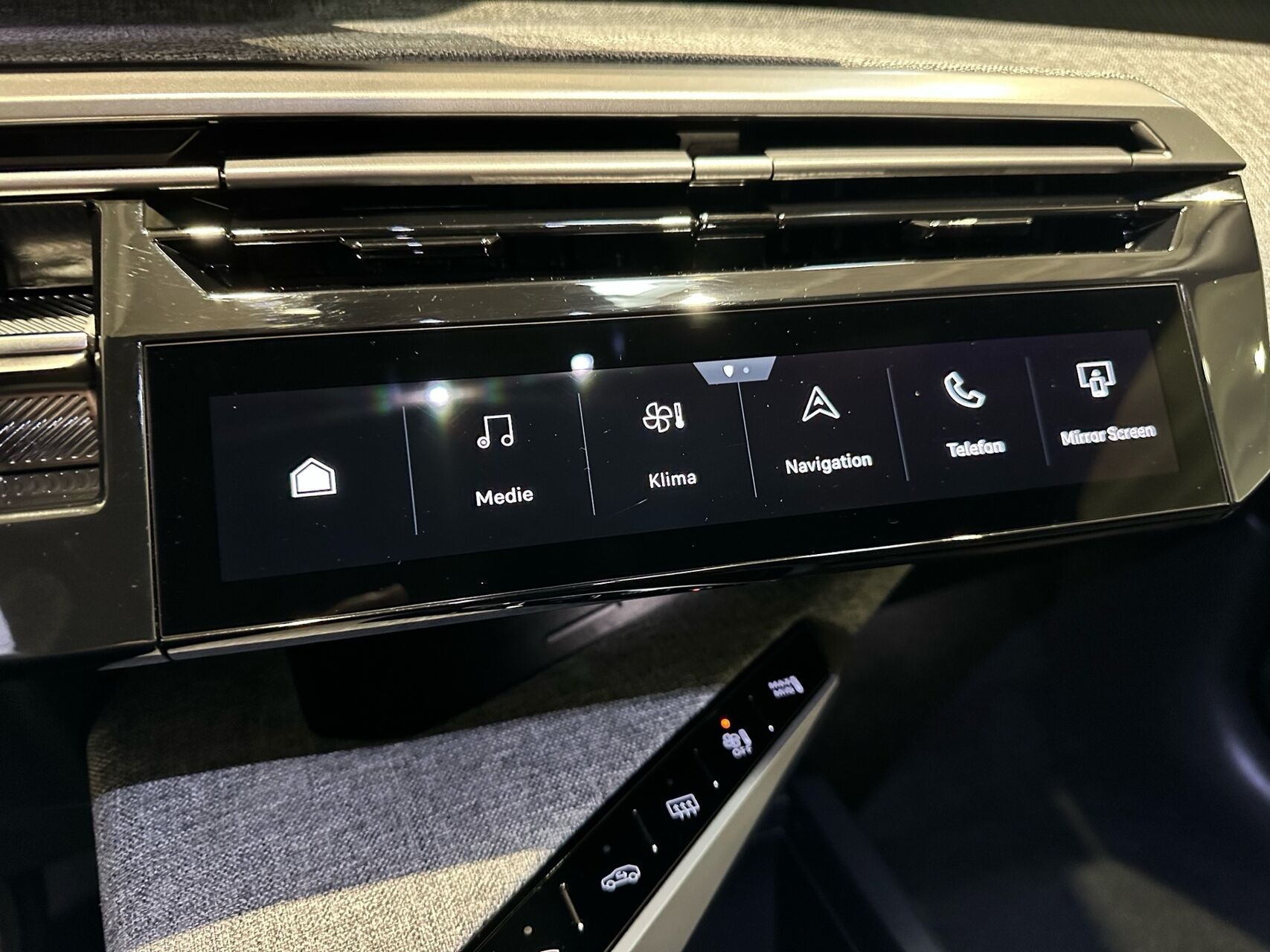 Sort Peugeot e-3008 fra 2025