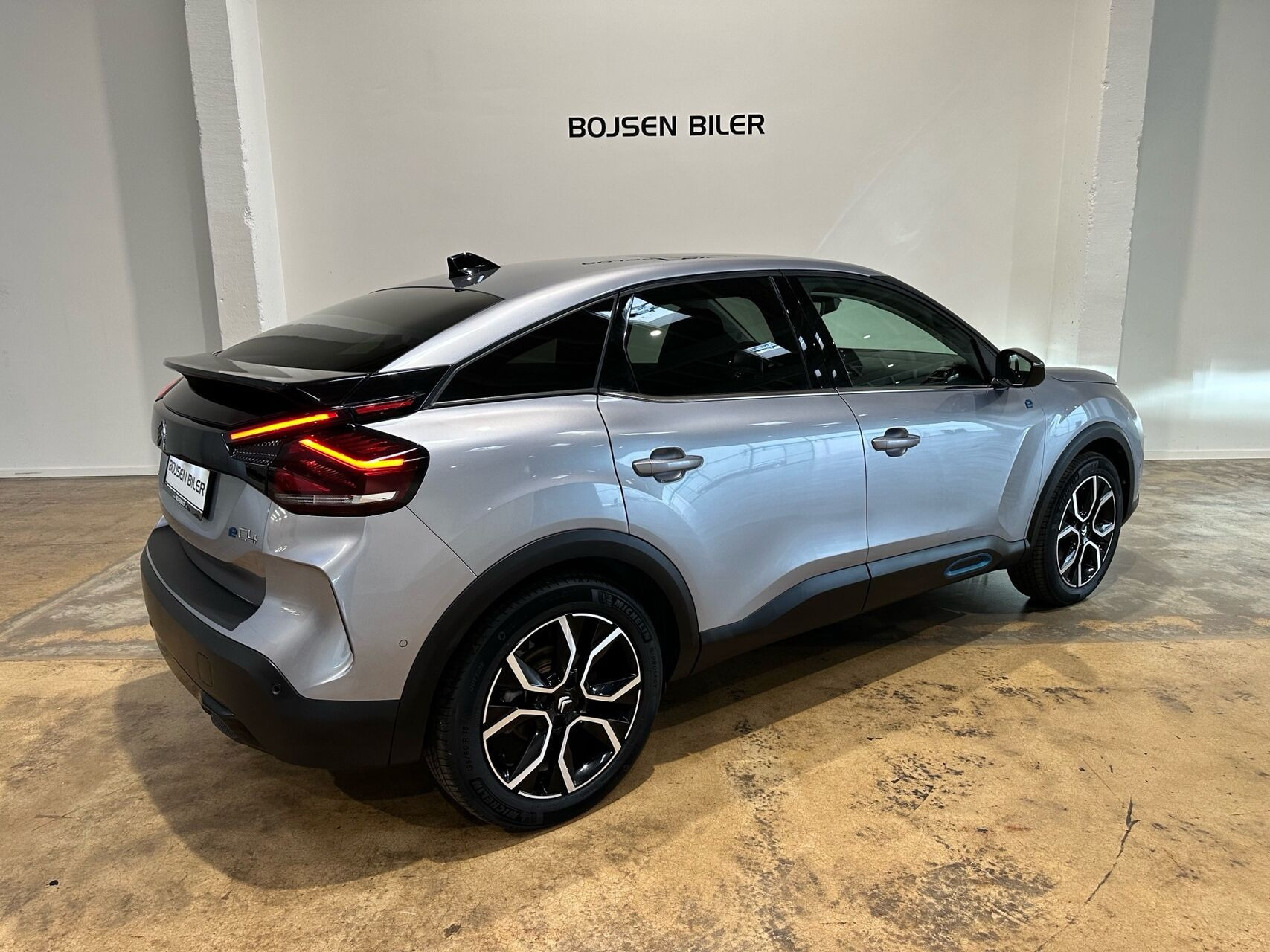 Grå Citroën ë-C4 fra 2023