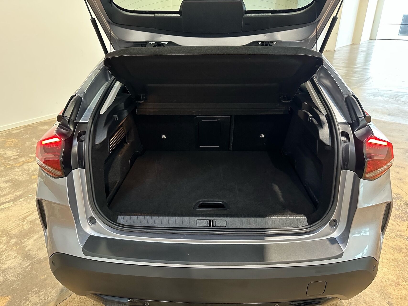 Grå Citroën ë-C4 fra 2023