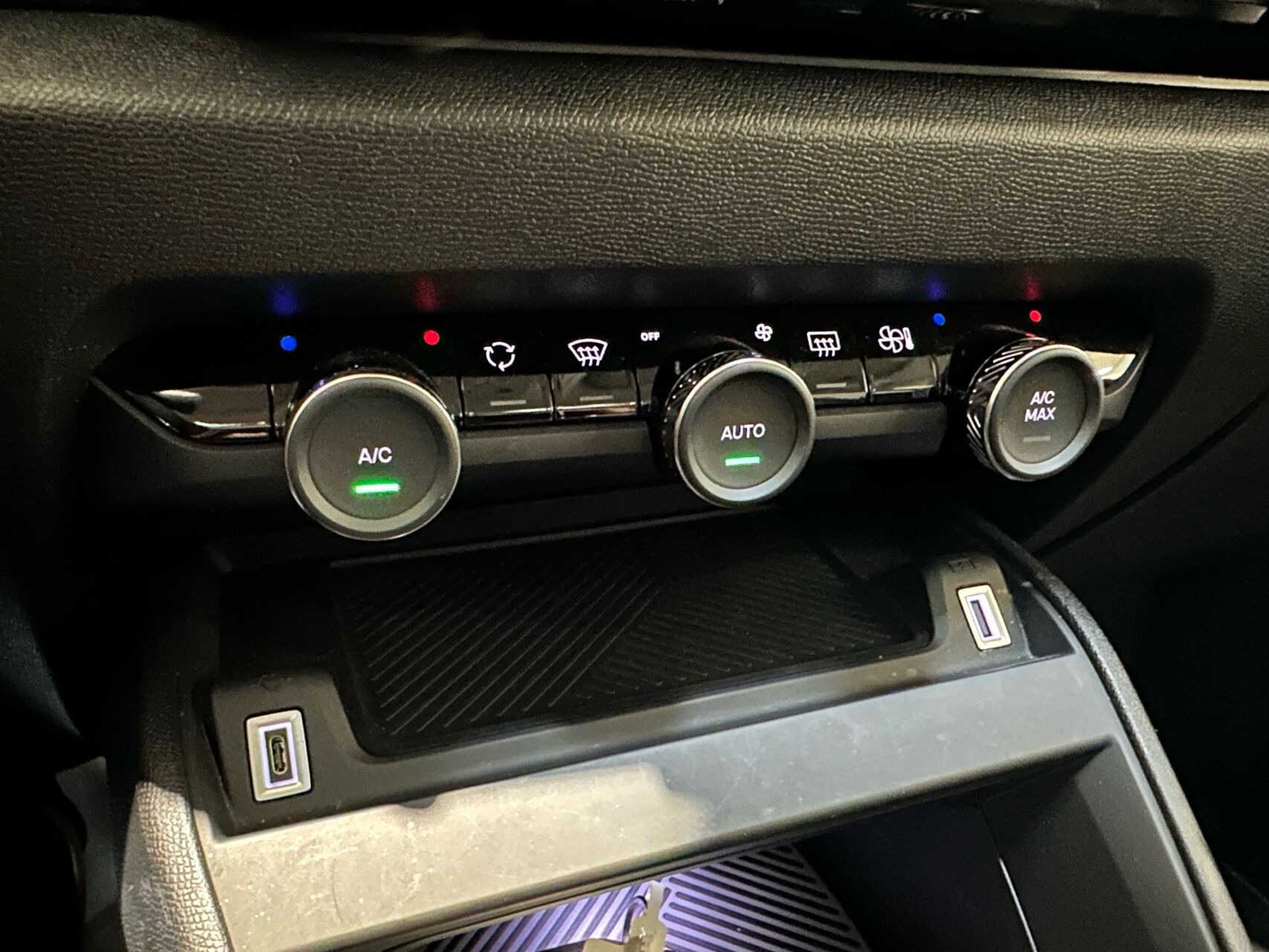 Grå Citroën ë-C4 fra 2023