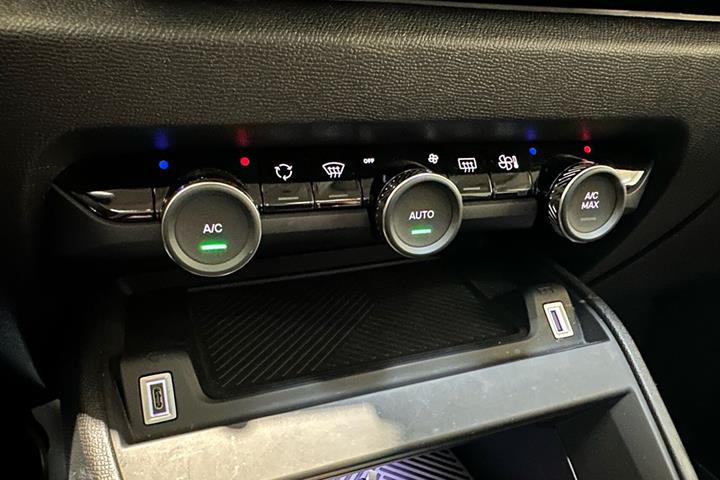 Grå Citroën ë-C4 fra 2023
