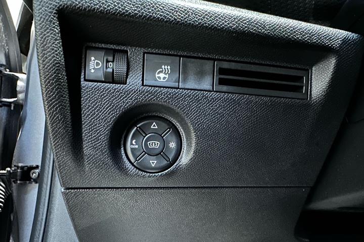 Grå Citroën ë-C4 fra 2023