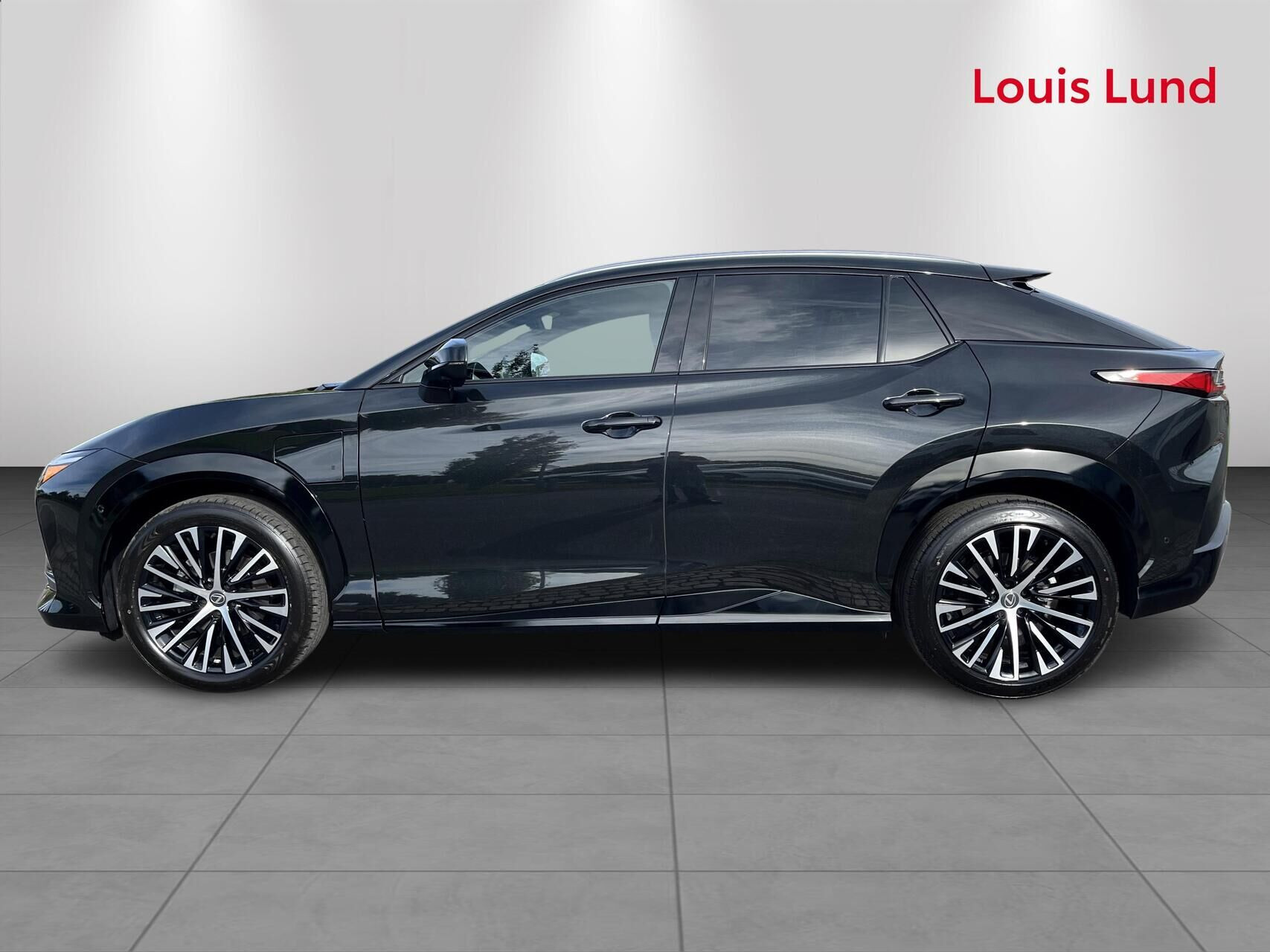 Sort Lexus RZ fra 2026