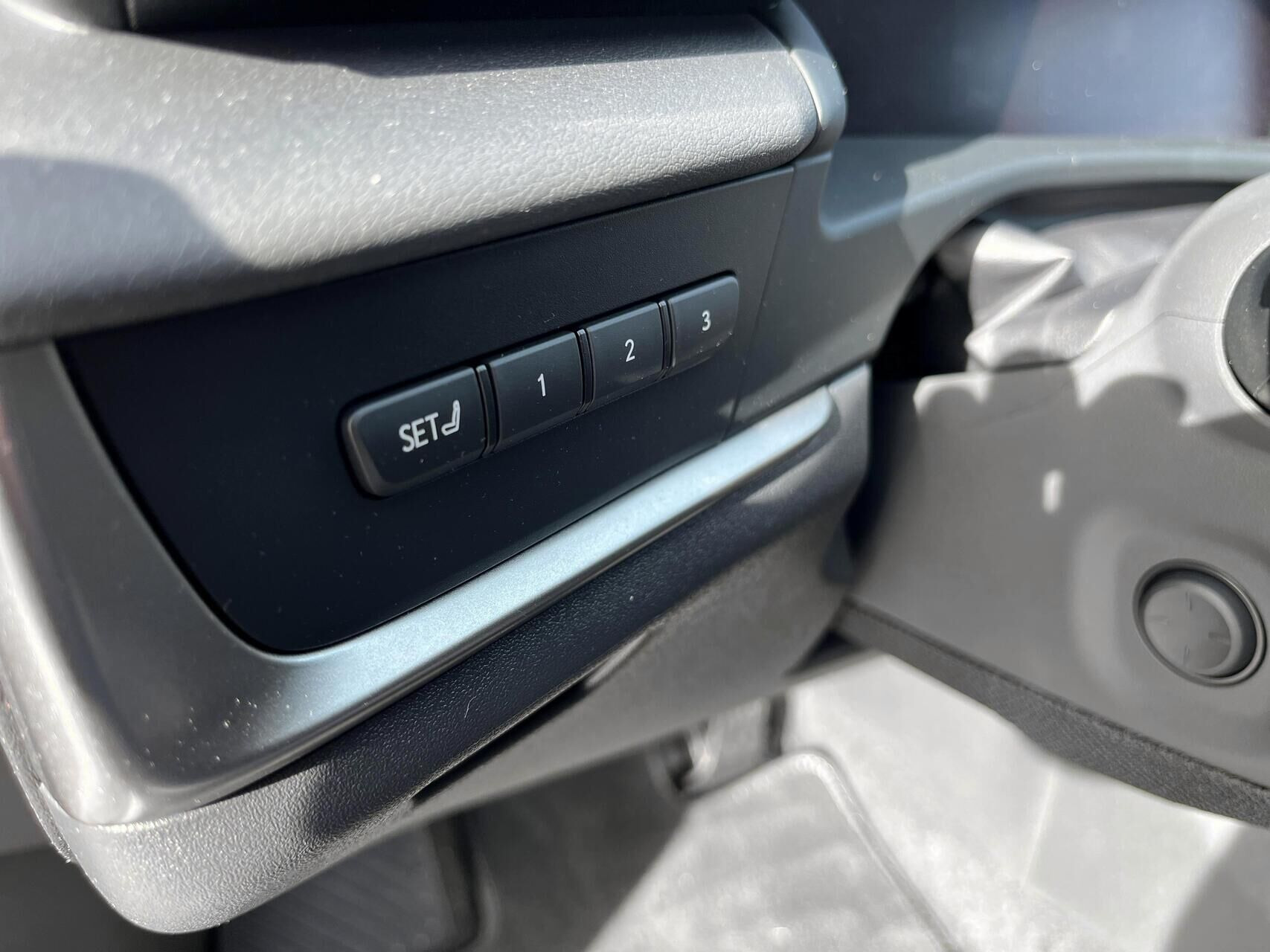 Sort Lexus RZ fra 2026