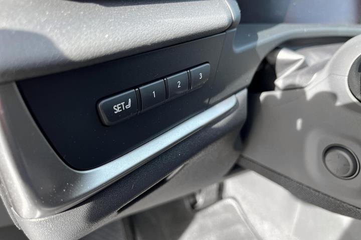 Sort Lexus RZ fra 2026
