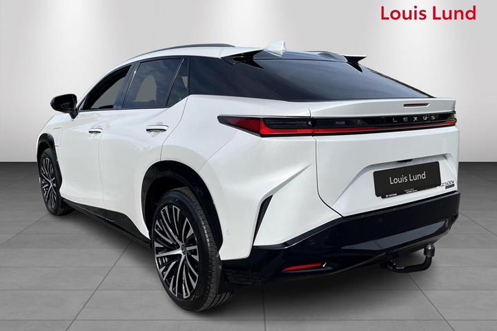 Hvid Lexus RZ fra 2026