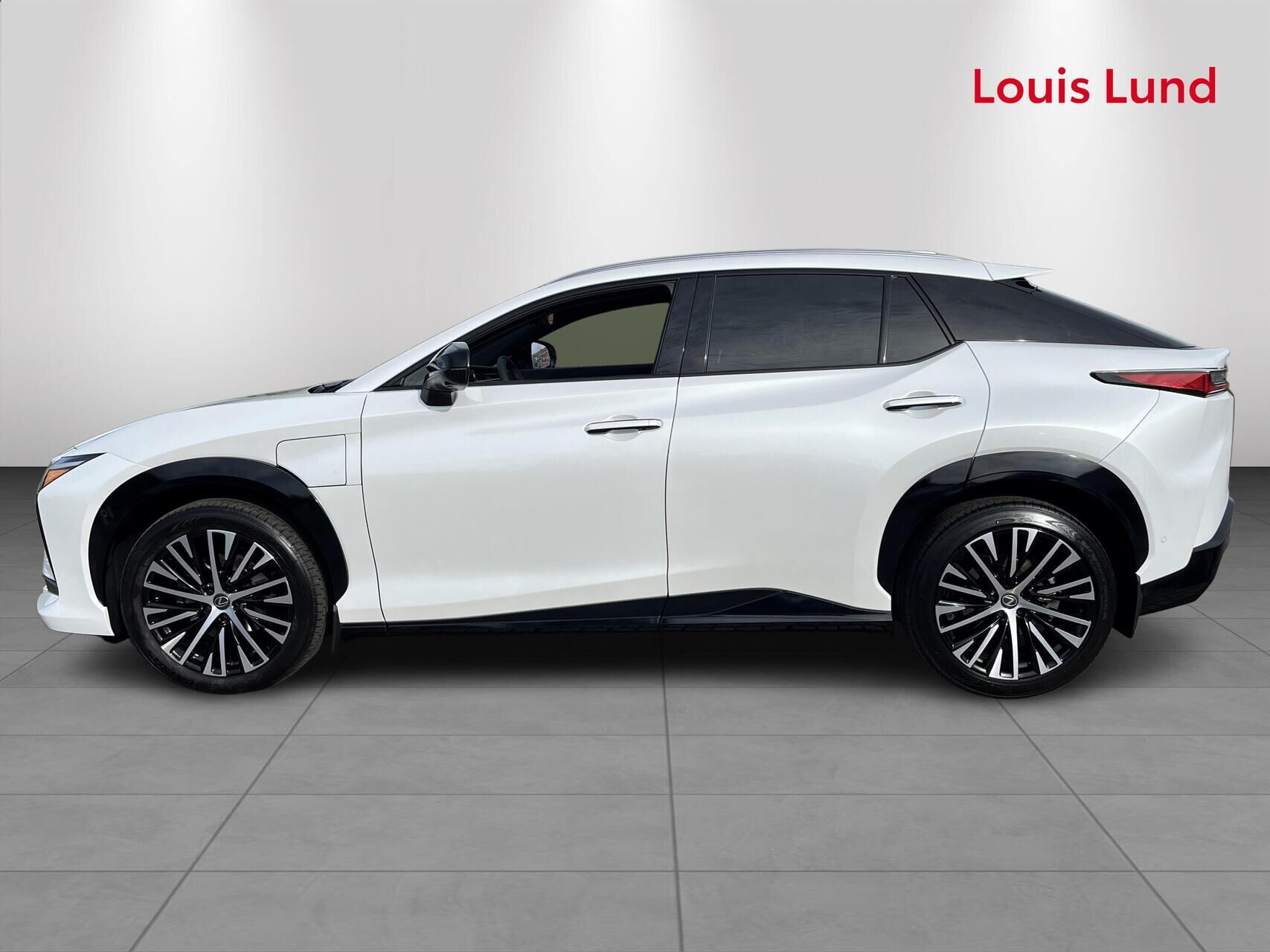 Hvid Lexus RZ fra 2026
