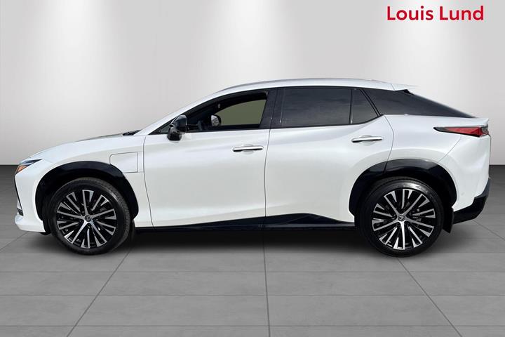 Hvid Lexus RZ fra 2026