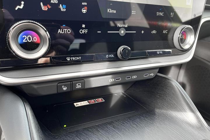 Hvid Lexus RZ fra 2026