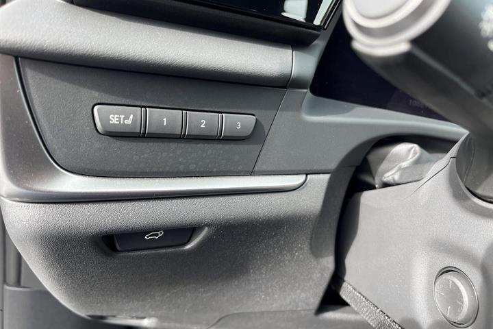 Hvid Lexus RZ fra 2026