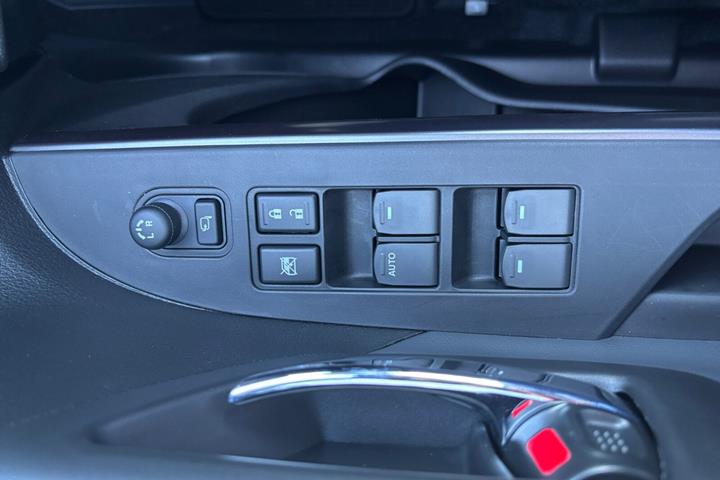 Grå Suzuki S-Cross fra 2026