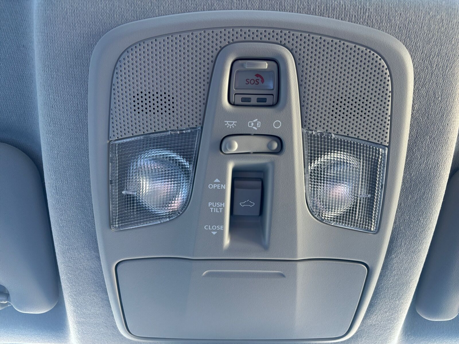 Grå Suzuki S-Cross fra 2026