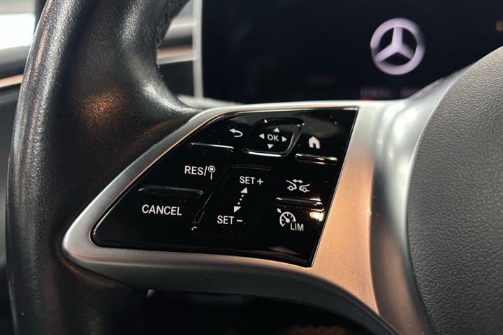 Grå Mercedes EQE300 fra 2023