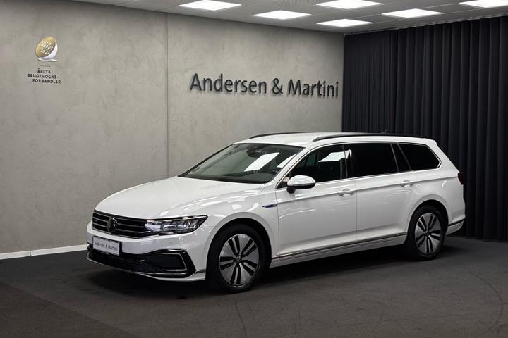 Hvid VW Passat fra 2020