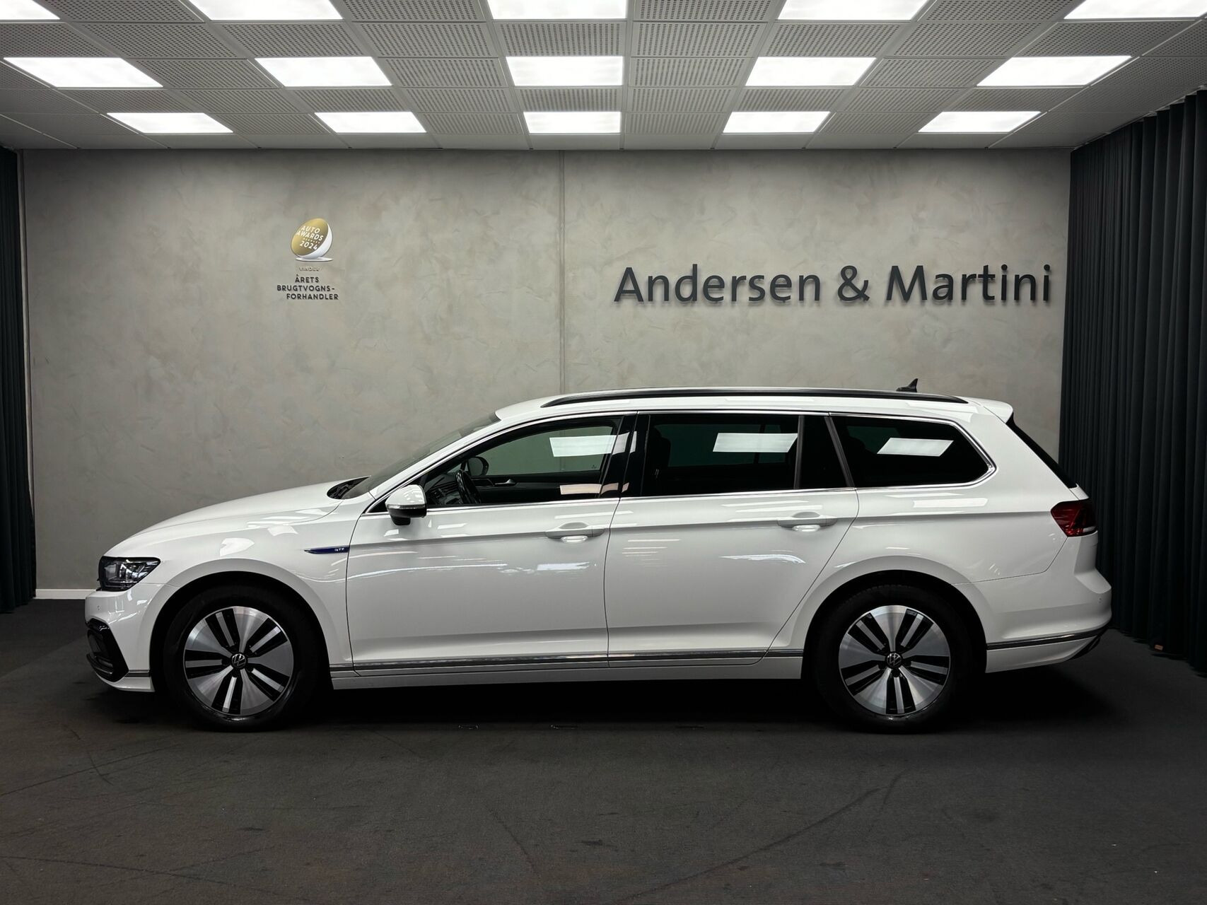 Hvid VW Passat fra 2020