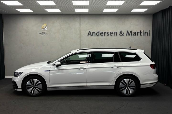 Hvid VW Passat fra 2020