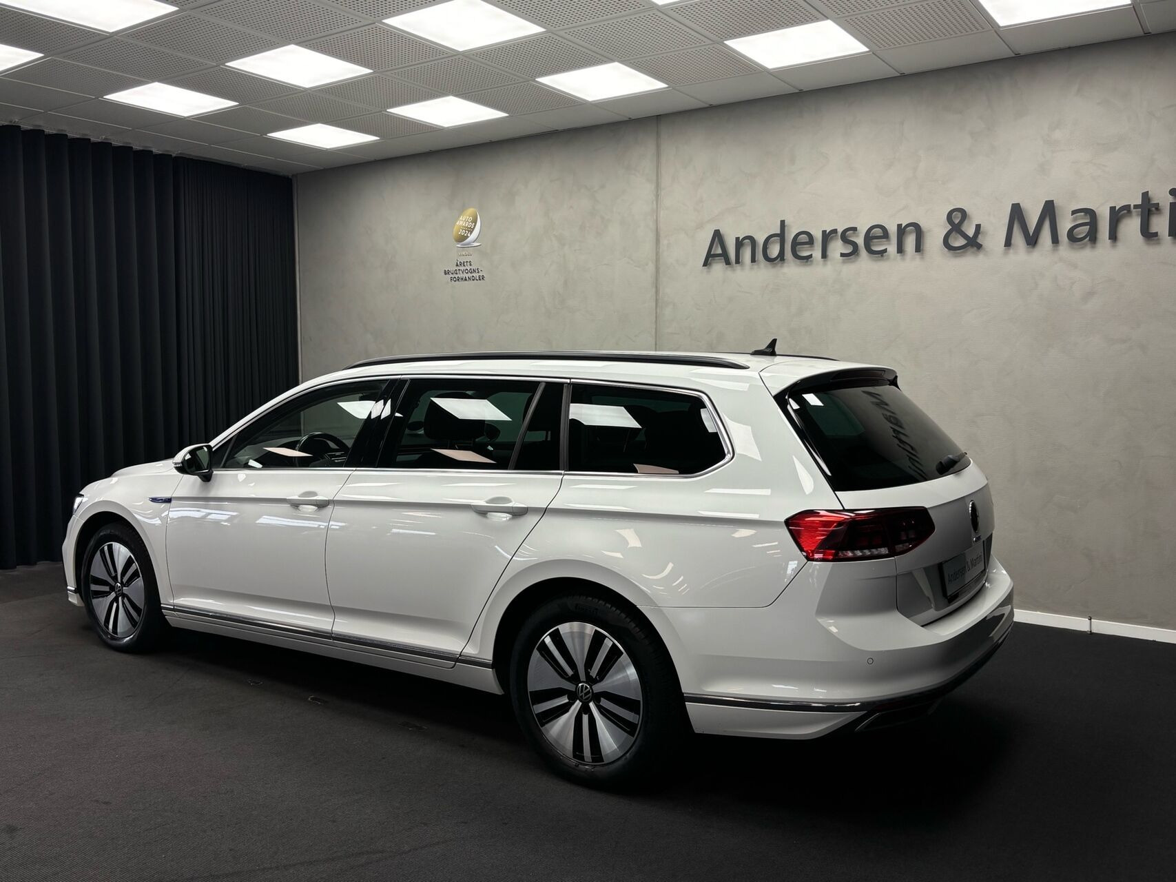 Hvid VW Passat fra 2020