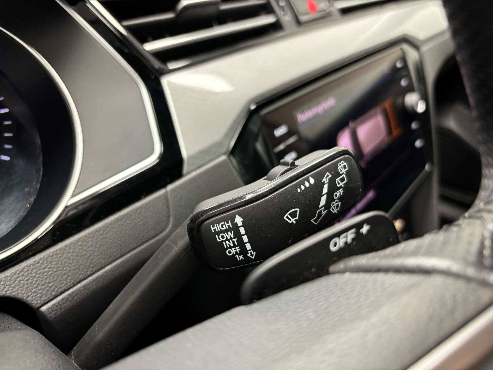Hvid VW Passat fra 2020