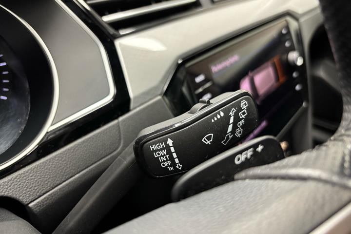 Hvid VW Passat fra 2020